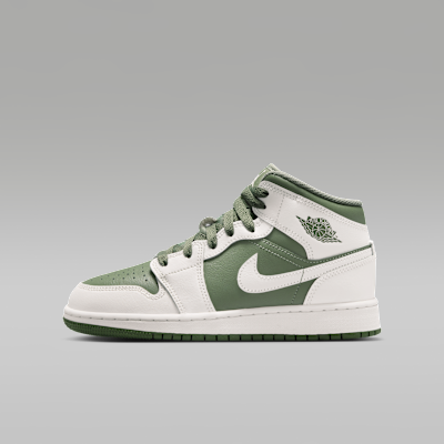 Air Jordan 1 Mid Older Kids' Shoes. Nike RO